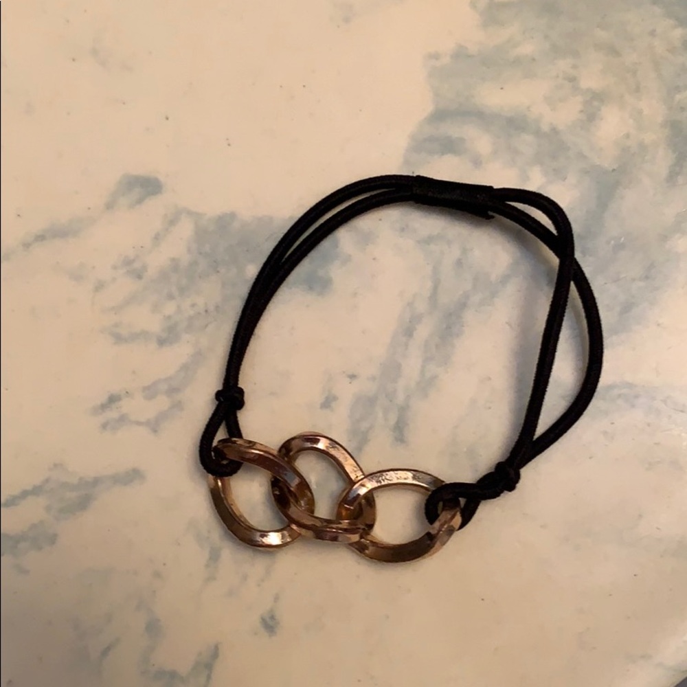 Hair tie